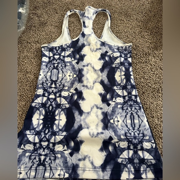 Lululemon Size 6 Cool Racerback - Picture 2 of 2